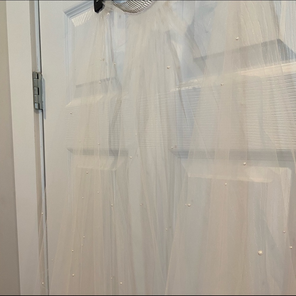 Beautiful floating pearl Veil